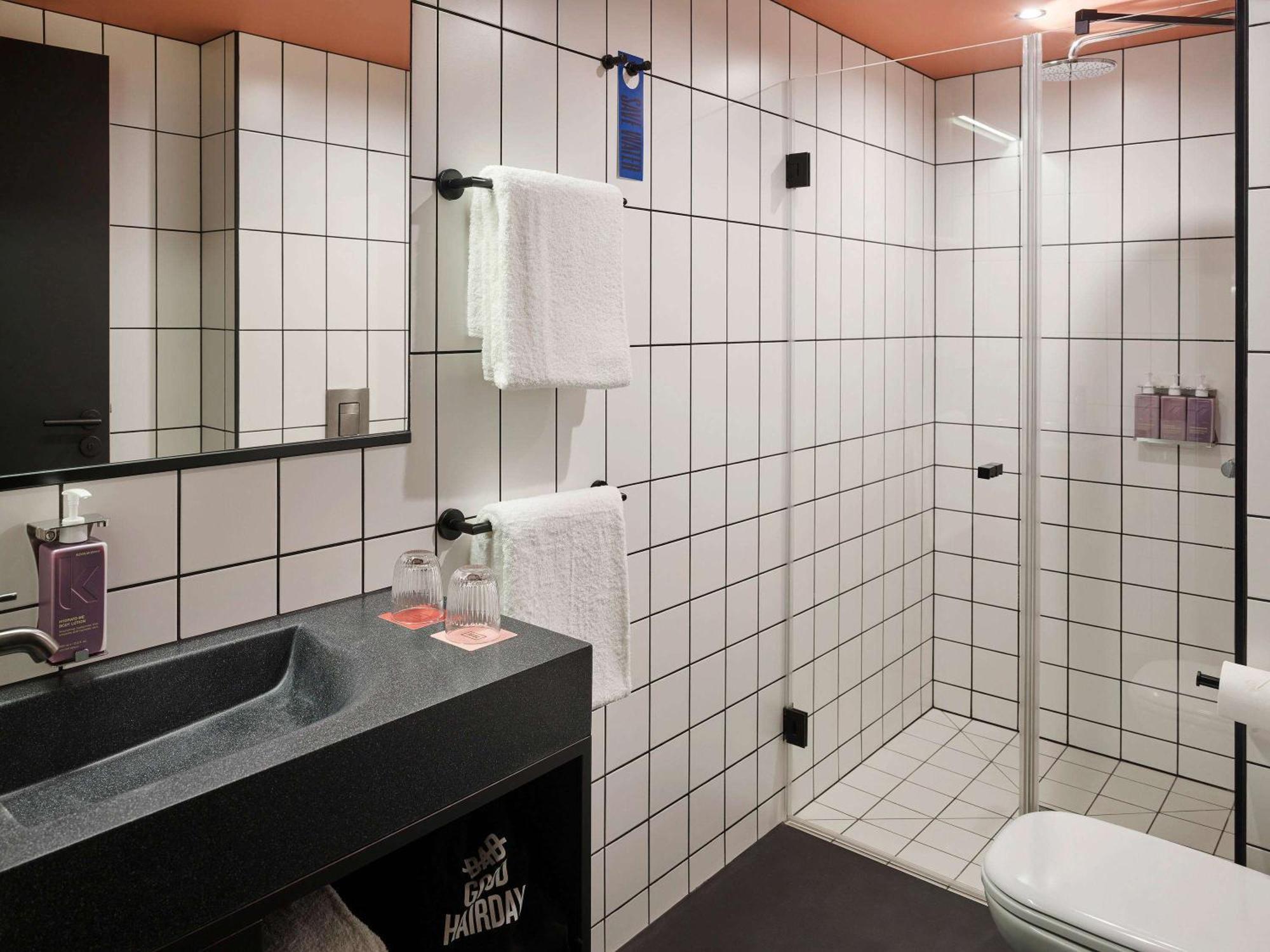 Hotel Tribe Paris Ouen 4*